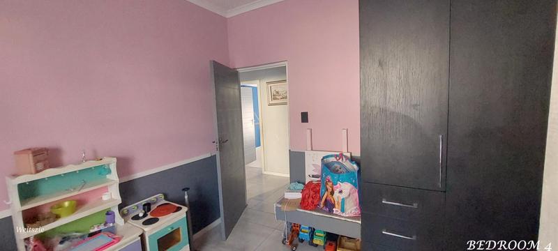 4 Bedroom Property for Sale in Blue Mountain Village Western Cape